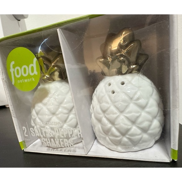 Food Network Pineapple Salt and Pepper Shakers - Picture 3 of 4